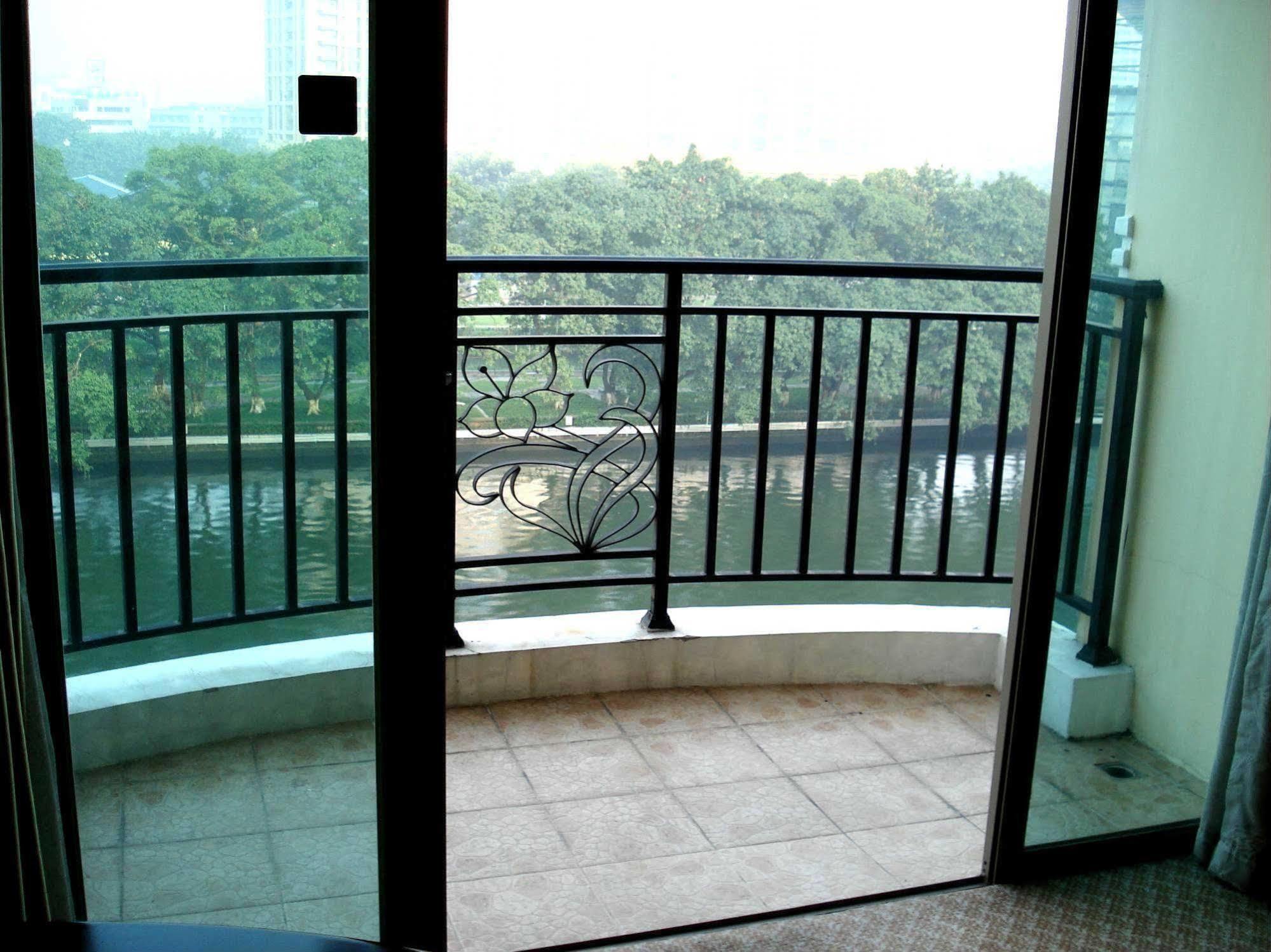River Side Hotel Zhongshan  Exterior photo