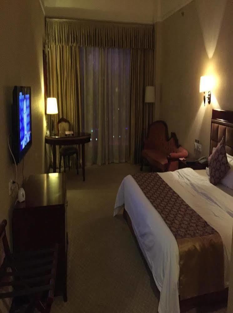 River Side Hotel Zhongshan  Exterior photo